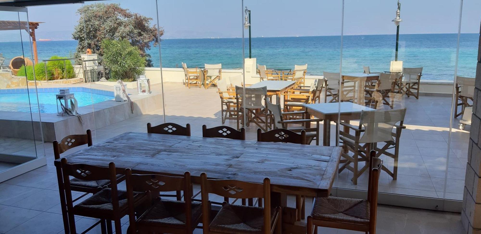 Irides Aparthotel 4*