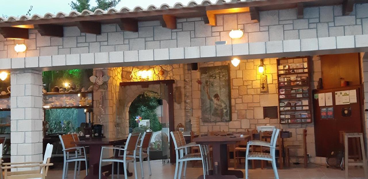 Aparthotel Irides